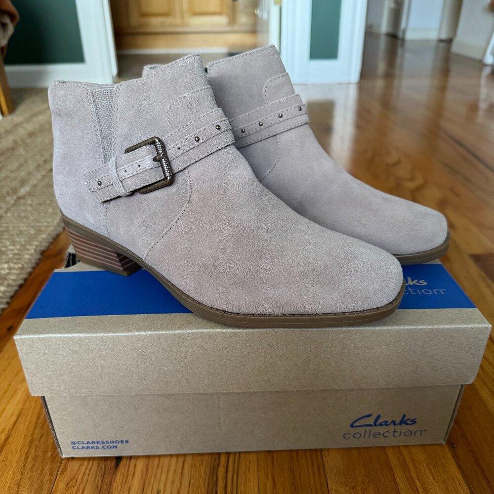 Clarks Danyelle Wish ankle boot in Light Taupe Suede size 8